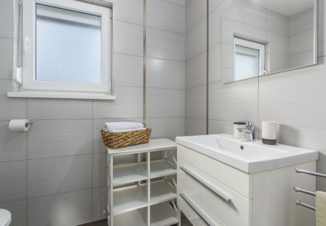 Villa in Dracevac - Villa Anita for 7 people near Poreč with private pool and beautiful garden Villa in Dracevac - Villa Anita for 7 people near Poreč with private pool and beautiful garden