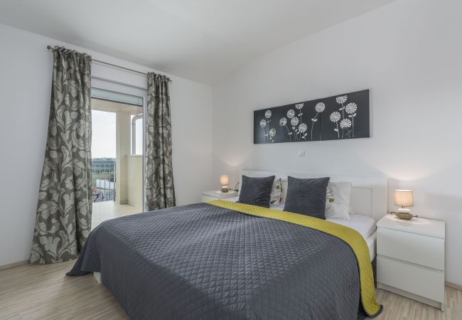 Villa in Dracevac - Villa Anita for 7 people near Poreč with private pool and beautiful garden Villa in Dracevac - Villa Anita for 7 people near Poreč with private pool and beautiful garden