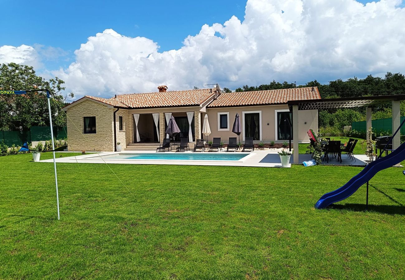 Villa in Kapelica - Villa Animo for 8 people near Labin - Rabac with private pool, children playground & beautiful garden