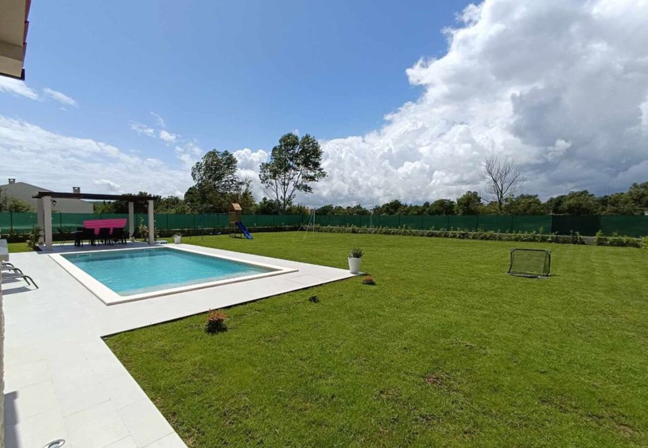 Villa in Kapelica - Villa Animo for 8 people near Labin - Rabac with private pool, children playground & beautiful garden