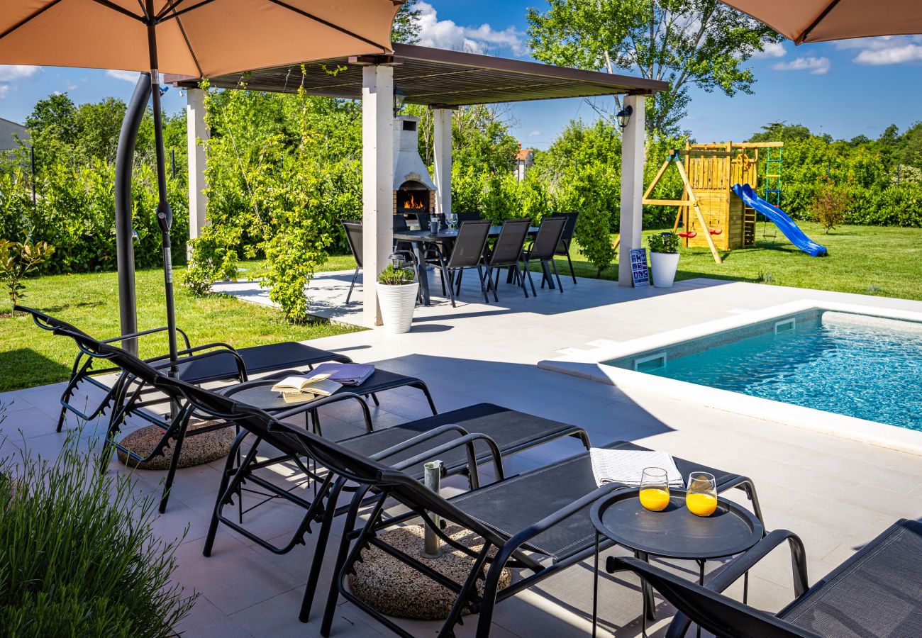 Villa in Kapelica - Villa Animo for 8 people near Labin - Rabac with private pool, children playground & beautiful garden