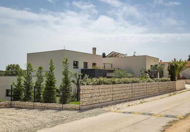 Villa in Banjole - Villa One Way for 8 people near Medulin with heated pool, kids playground & only 200 m from the beach Villa in Banjole - Villa One Way for 8 people near Medulin with heated pool, kids playground & only 200 m from the beach