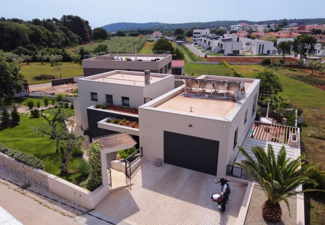 Villa in Banjole - Villa One Way for 8 people near Medulin with heated pool, kids playground & only 200 m from the beach Villa in Banjole - Villa One Way for 8 people near Medulin with heated pool, kids playground & only 200 m from the beach
