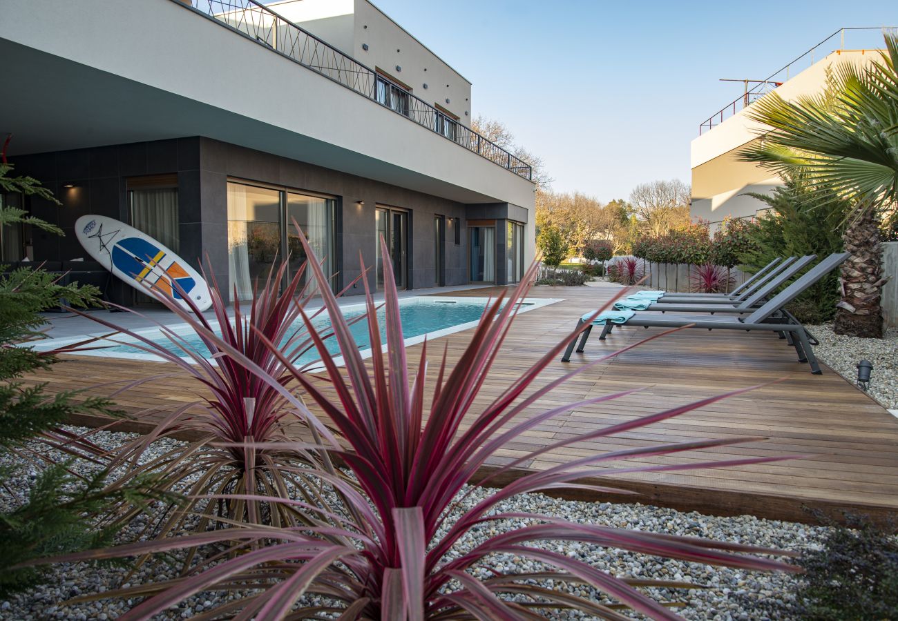 Villa in Banjole - Villa One Way for 8 people near Medulin with heated pool, kids playground & only 200 m from the beach