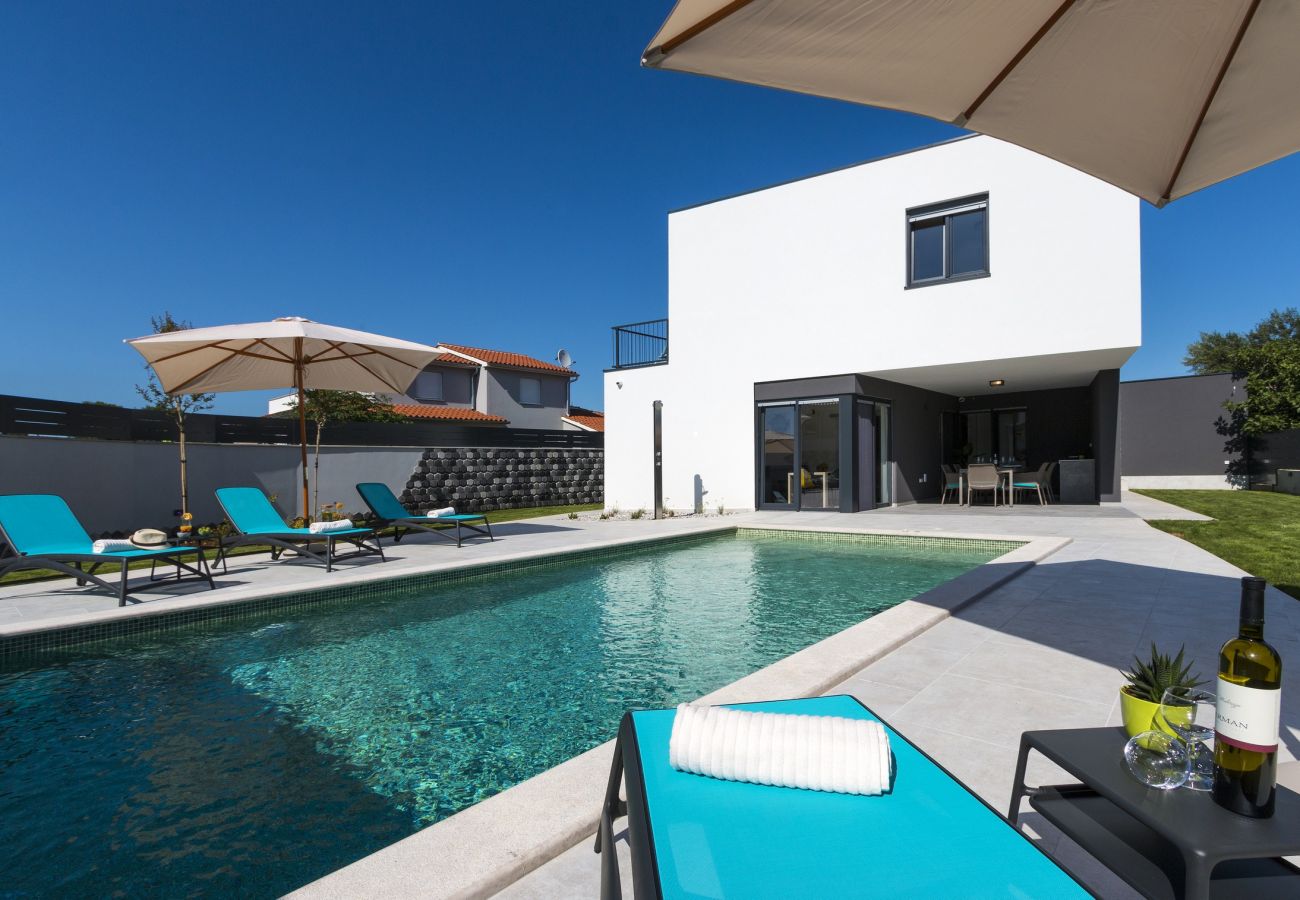 Villa in Pula - Villa Moderna near Pula for 8 people with 32 m2 private pool 