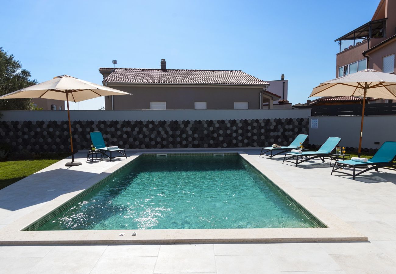 Villa in Pula - Villa Moderna near Pula for 8 people with 32 m2 private pool 