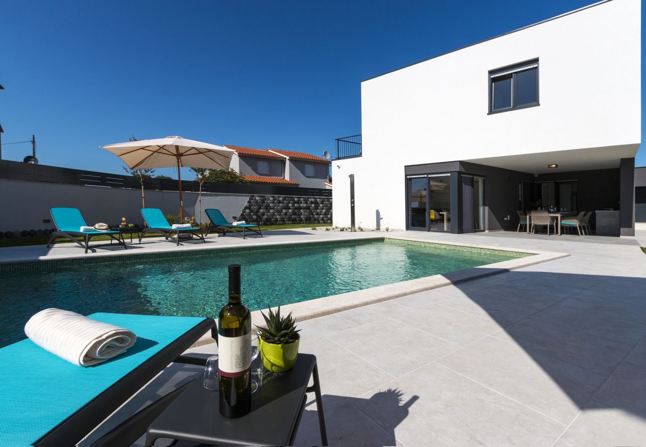 Villa in Pula - Villa Moderna near Pula for 8 people with 32 m2 private pool 