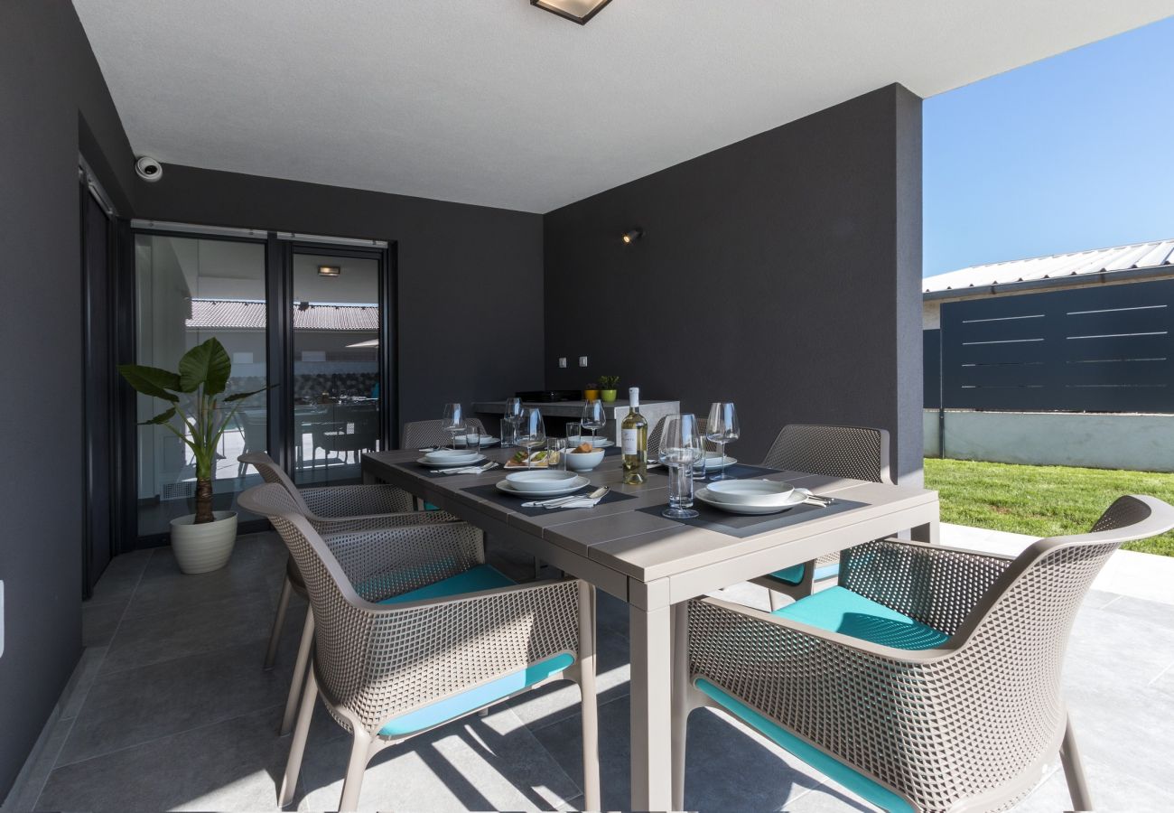 Villa in Pula - Villa Moderna near Pula for 8 people with 32 m2 private pool 