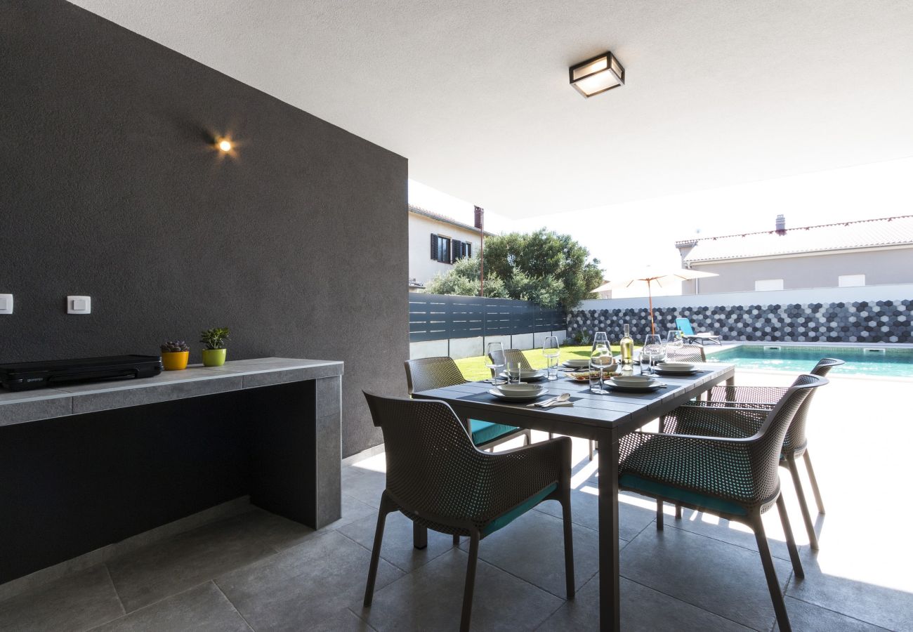 Villa in Pula - Villa Moderna near Pula for 8 people with 32 m2 private pool 