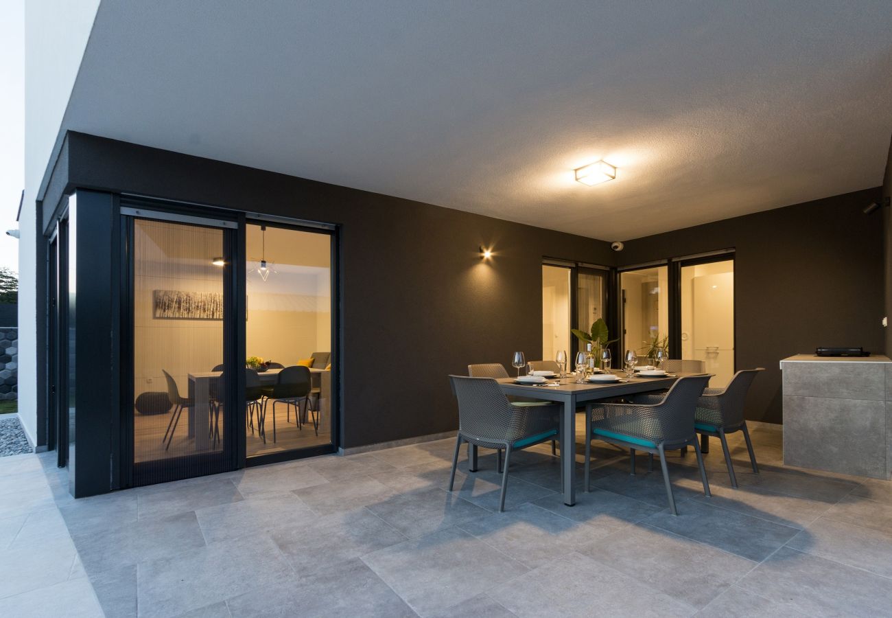 Villa in Pula - Villa Moderna near Pula for 8 people with 32 m2 private pool 