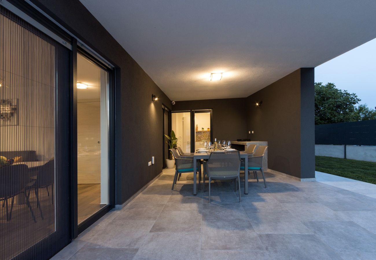 Villa in Pula - Villa Moderna near Pula for 8 people with 32 m2 private pool 