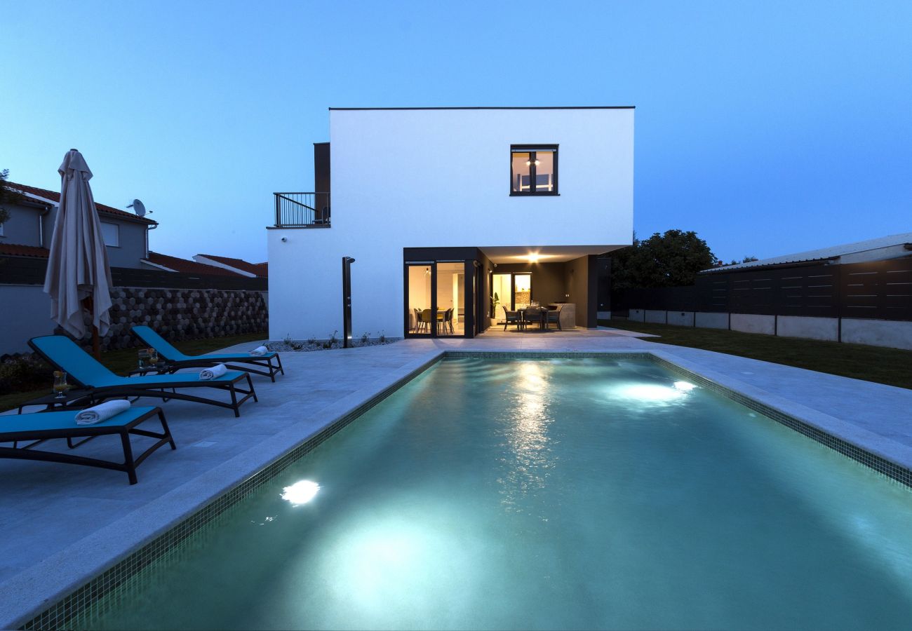 Villa in Pula - Villa Moderna near Pula for 8 people with 32 m2 private pool 