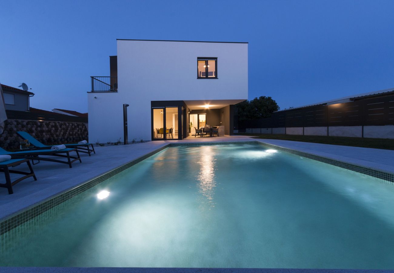 Villa in Pula - Villa Moderna near Pula for 8 people with 32 m2 private pool 