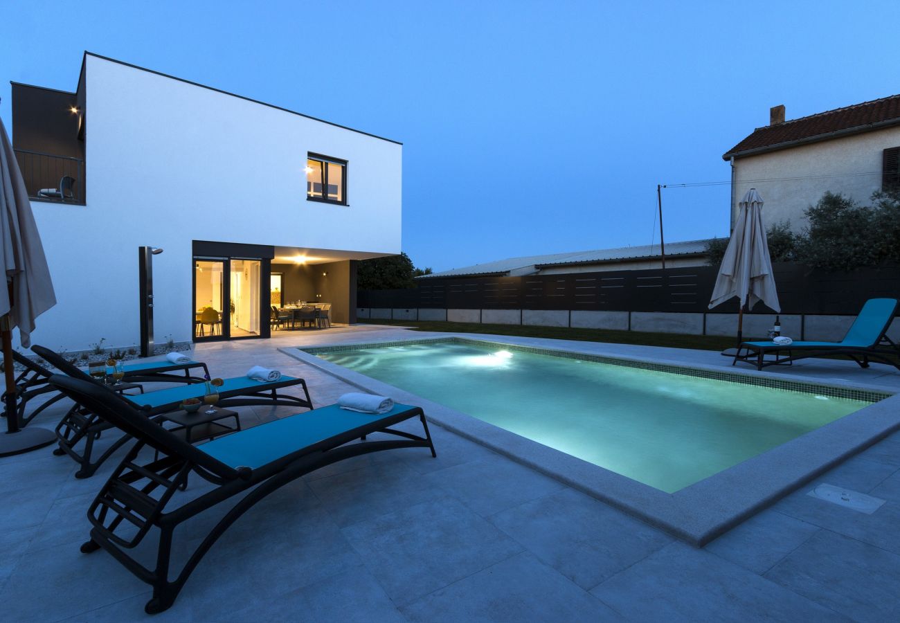 Villa in Pula - Villa Moderna near Pula for 8 people with 32 m2 private pool 