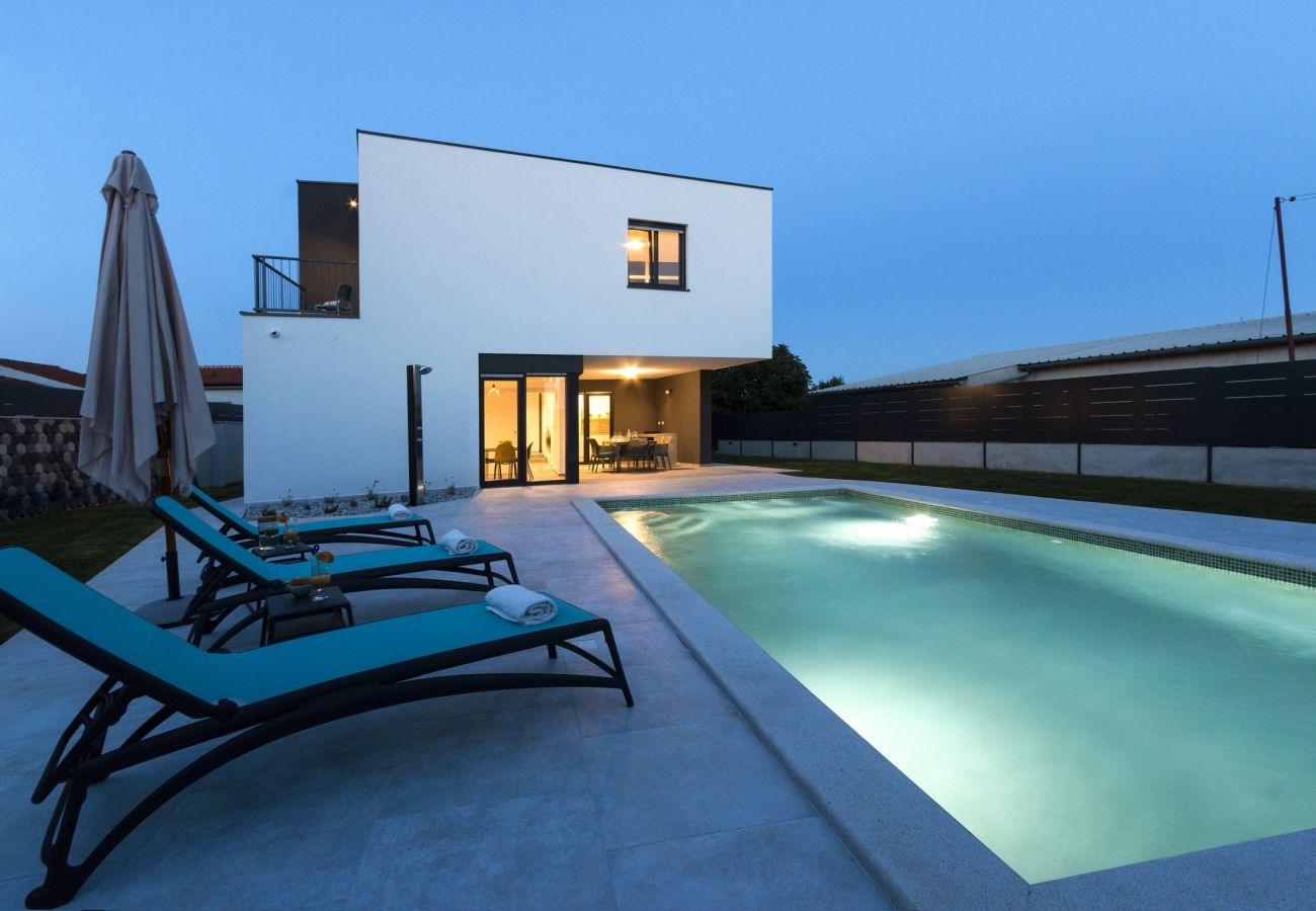 Villa in Pula - Villa Moderna near Pula for 8 people with 32 m2 private pool 