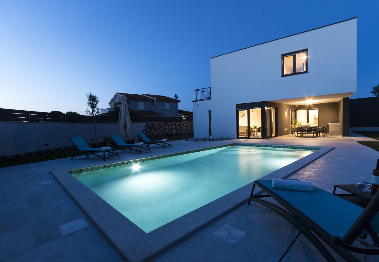 Villa in Pula - Villa Moderna near Pula for 8 people with 32 m2 private pool 