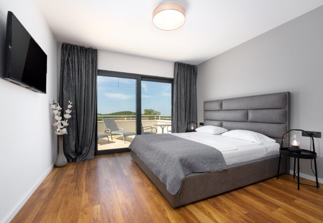 Villa in Varvari - Villa Anni for 10 people in Porec with heated pool, sea view & kids room and playground Villa in Varvari - Villa Anni for 10 people in Porec with heated pool, sea view & kids room and playground
