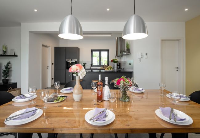 Villa in Varvari - Villa Anni for 10 people in Porec with heated pool, sea view & kids room and playground Villa in Varvari - Villa Anni for 10 people in Porec with heated pool, sea view & kids room and playground