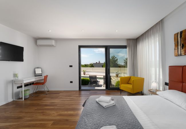 Villa in Varvari - Villa Anni for 10 people in Porec with heated pool, sea view & kids room and playground Villa in Varvari - Villa Anni for 10 people in Porec with heated pool, sea view & kids room and playground