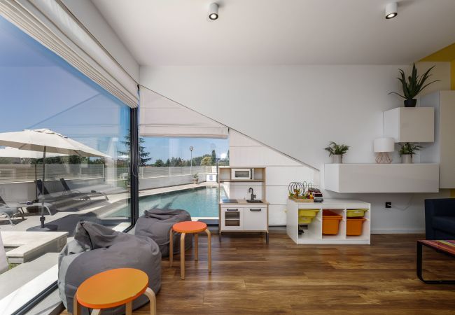 Villa in Varvari - Villa Anni for 10 people in Porec with heated pool, sea view & kids room and playground Villa in Varvari - Villa Anni for 10 people in Porec with heated pool, sea view & kids room and playground