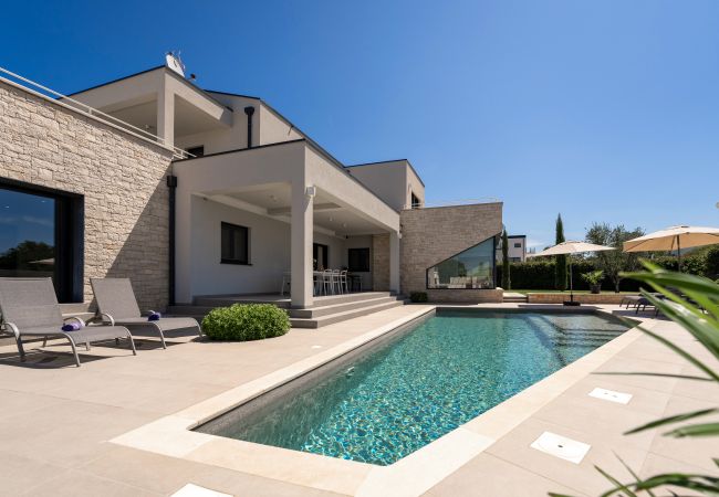 Villa in Varvari - Villa Anni for 10 people in Porec with heated pool, sea view & kids room and playground Villa in Varvari - Villa Anni for 10 people in Porec with heated pool, sea view & kids room and playground