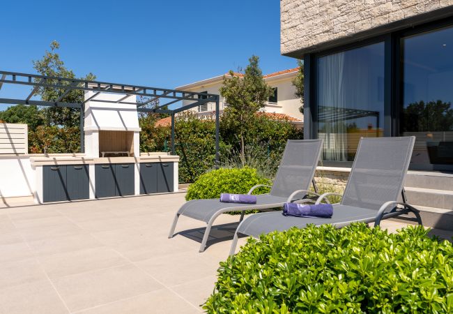 Villa in Varvari - Villa Anni for 10 people in Porec with heated pool, sea view & kids room and playground Villa in Varvari - Villa Anni for 10 people in Porec with heated pool, sea view & kids room and playground