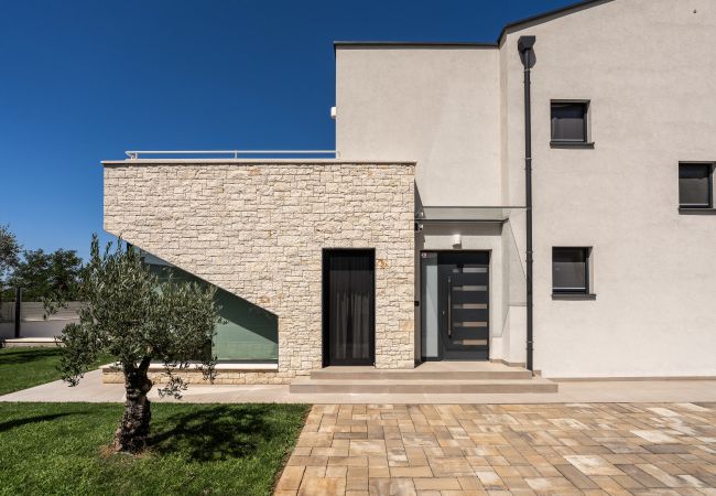 Villa in Varvari - Villa Anni for 10 people in Porec with heated pool, sea view & kids room and playground Villa in Varvari - Villa Anni for 10 people in Porec with heated pool, sea view & kids room and playground