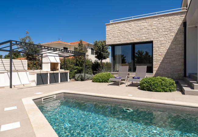 Villa in Varvari - Villa Anni for 10 people in Porec with heated pool, sea view & kids room and playground Villa in Varvari - Villa Anni for 10 people in Porec with heated pool, sea view & kids room and playground