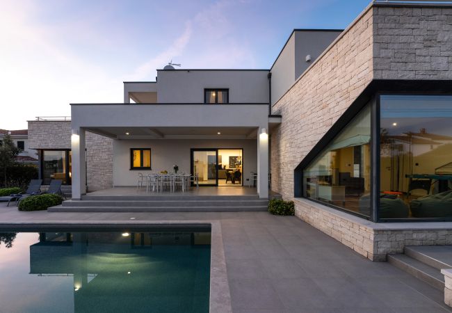 Villa in Varvari - Villa Anni for 10 people in Porec with heated pool, sea view & kids room and playground Villa in Varvari - Villa Anni for 10 people in Porec with heated pool, sea view & kids room and playground