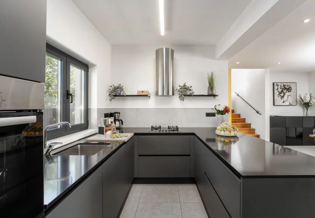 Villa in Varvari - Villa Anni for 10 people in Porec with heated pool, sea view & kids room and playground Villa in Varvari - Villa Anni for 10 people in Porec with heated pool, sea view & kids room and playground