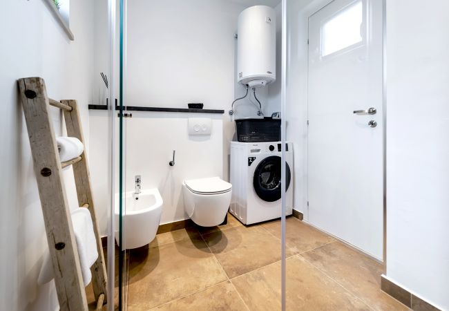 Villa in Rovinj - Villa Jolanda for 4 people near Rovinj with kids playground & large garden - only 850 m from beach Villa in Rovinj - Villa Jolanda for 4 people near Rovinj with kids playground & large garden - only 850 m from beach