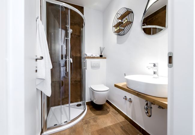 Villa in Rovinj - Villa Jolanda for 4 people near Rovinj with kids playground & large garden - only 850 m from beach Villa in Rovinj - Villa Jolanda for 4 people near Rovinj with kids playground & large garden - only 850 m from beach