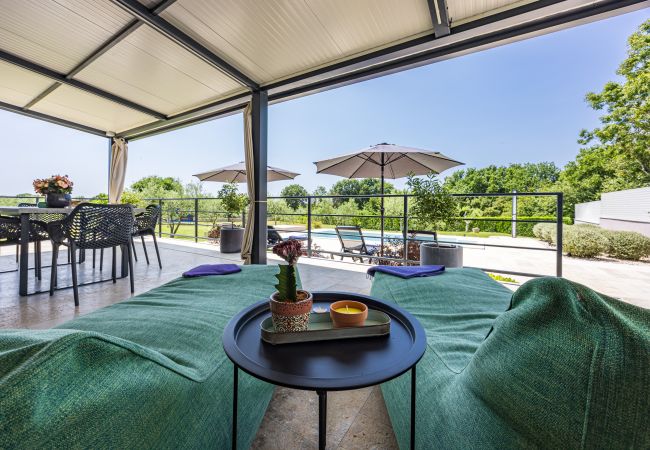 Villa in Rovinj - Villa Jolanda for 4 people near Rovinj with kids playground & large garden - only 850 m from beach Villa in Rovinj - Villa Jolanda for 4 people near Rovinj with kids playground & large garden - only 850 m from beach