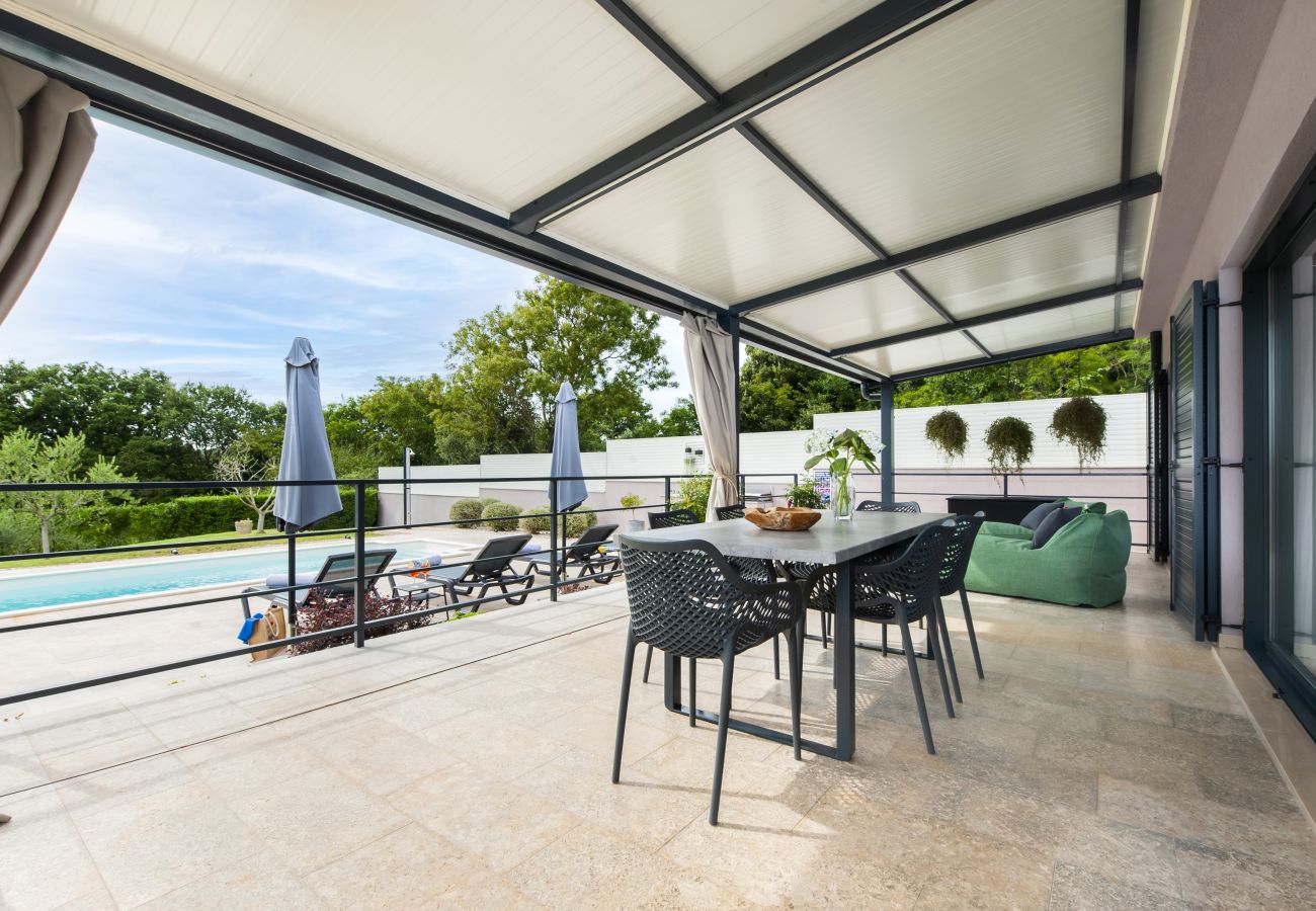 Villa in Rovinj - Villa Jolanda for 4 people near Rovinj with kids playground & large garden - only 850 m from beach