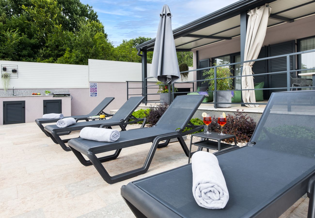 Villa in Rovinj - Villa Jolanda for 4 people near Rovinj with kids playground & large garden - only 850 m from beach