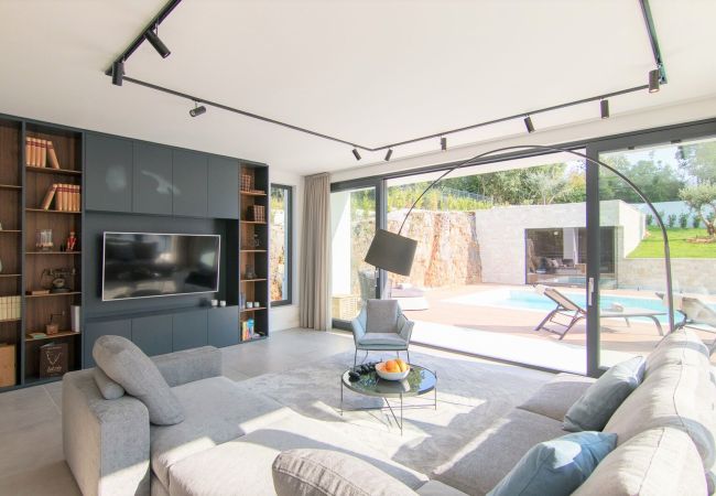Villa in Rovinjsko Selo - Villa #1 for 8 people near Rovinj with 50 m2 private pool, sauna & pet friendly Villa in Rovinjsko Selo - Villa #1 for 8 people near Rovinj with 50 m2 private pool, sauna & pet friendly