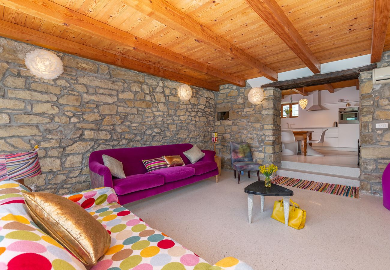 Villa in Krbune - Villa Sussini in Central Istria for 8 people with jacuzzi & pet friendly