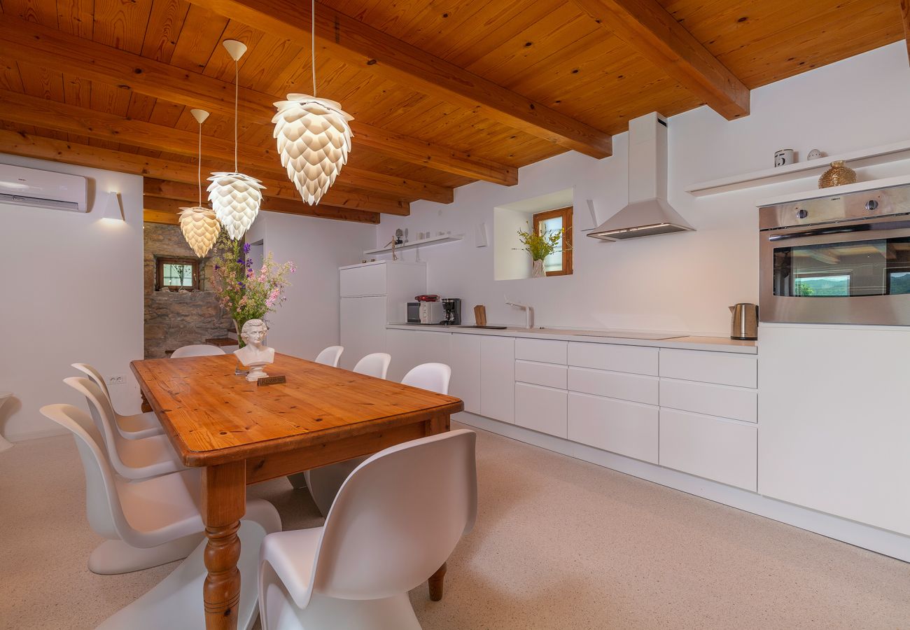 Villa in Krbune - Villa Sussini in Central Istria for 8 people with jacuzzi & pet friendly