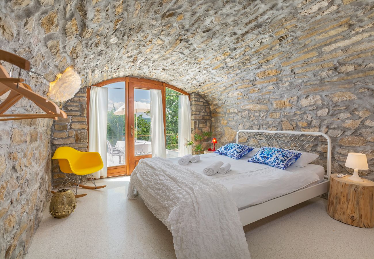 Villa in Krbune - Villa Sussini in Central Istria for 8 people with jacuzzi & pet friendly