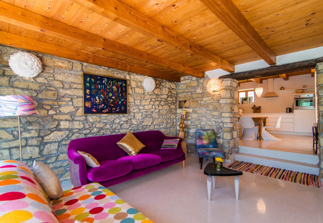 Villa in Krbune - Villa Sussini in Central Istria for 8 people with jacuzzi & pet friendly