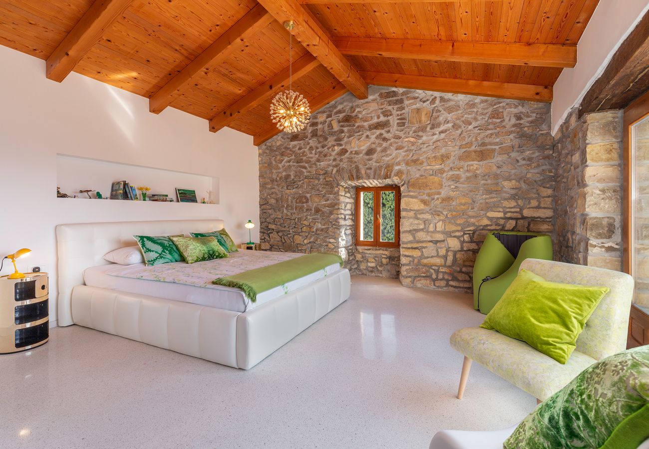 Villa in Krbune - Villa Sussini in Central Istria for 8 people with jacuzzi & pet friendly