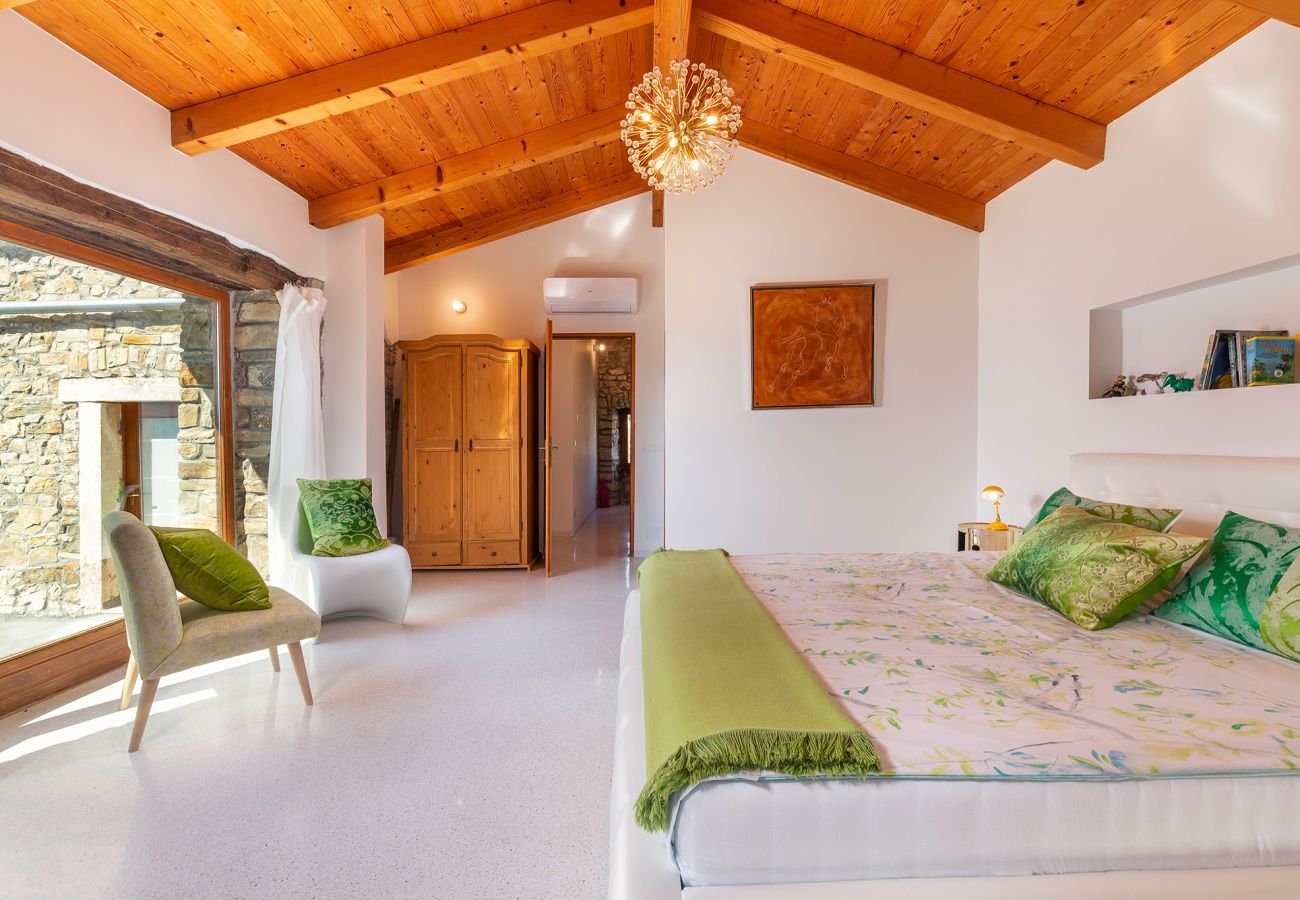 Villa in Krbune - Villa Sussini in Central Istria for 8 people with jacuzzi & pet friendly