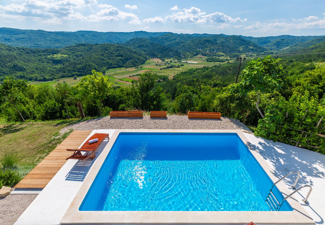 Villa in Krbune - Villa Sussini in Central Istria for 8 people with jacuzzi & pet friendly