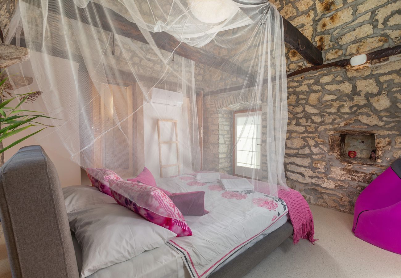Villa in Krbune - Villa Sussini in Central Istria for 8 people with jacuzzi & pet friendly