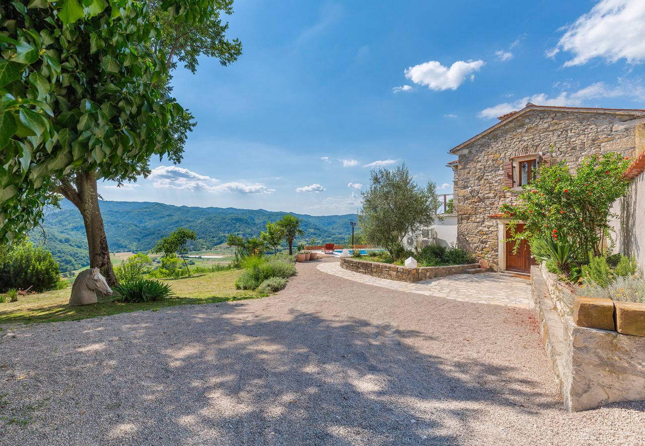 Villa in Krbune - Villa Sussini in Central Istria for 8 people with jacuzzi & pet friendly
