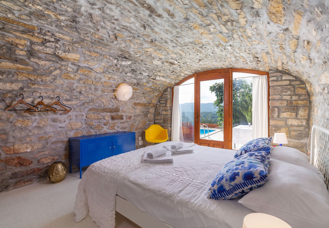 Villa in Krbune - Villa Sussini in Central Istria for 8 people with jacuzzi & pet friendly