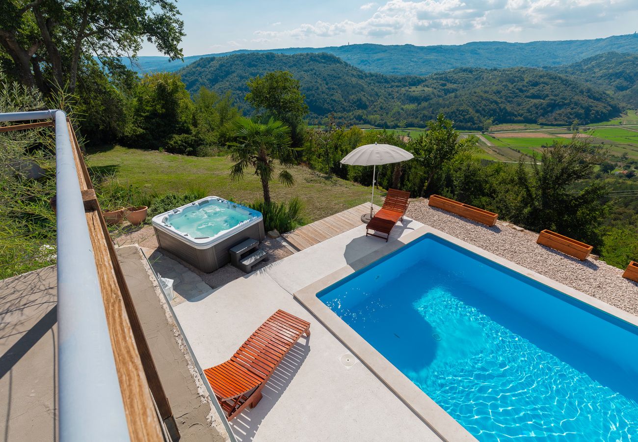 Villa in Krbune - Villa Sussini in Central Istria for 8 people with jacuzzi & pet friendly