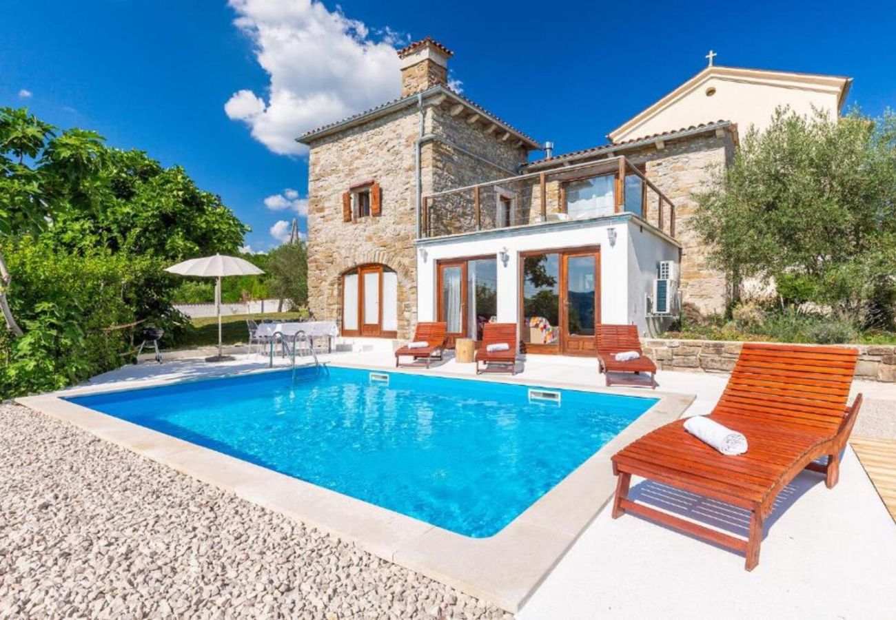 Villa in Krbune - Villa Sussini in Central Istria for 8 people with jacuzzi & pet friendly