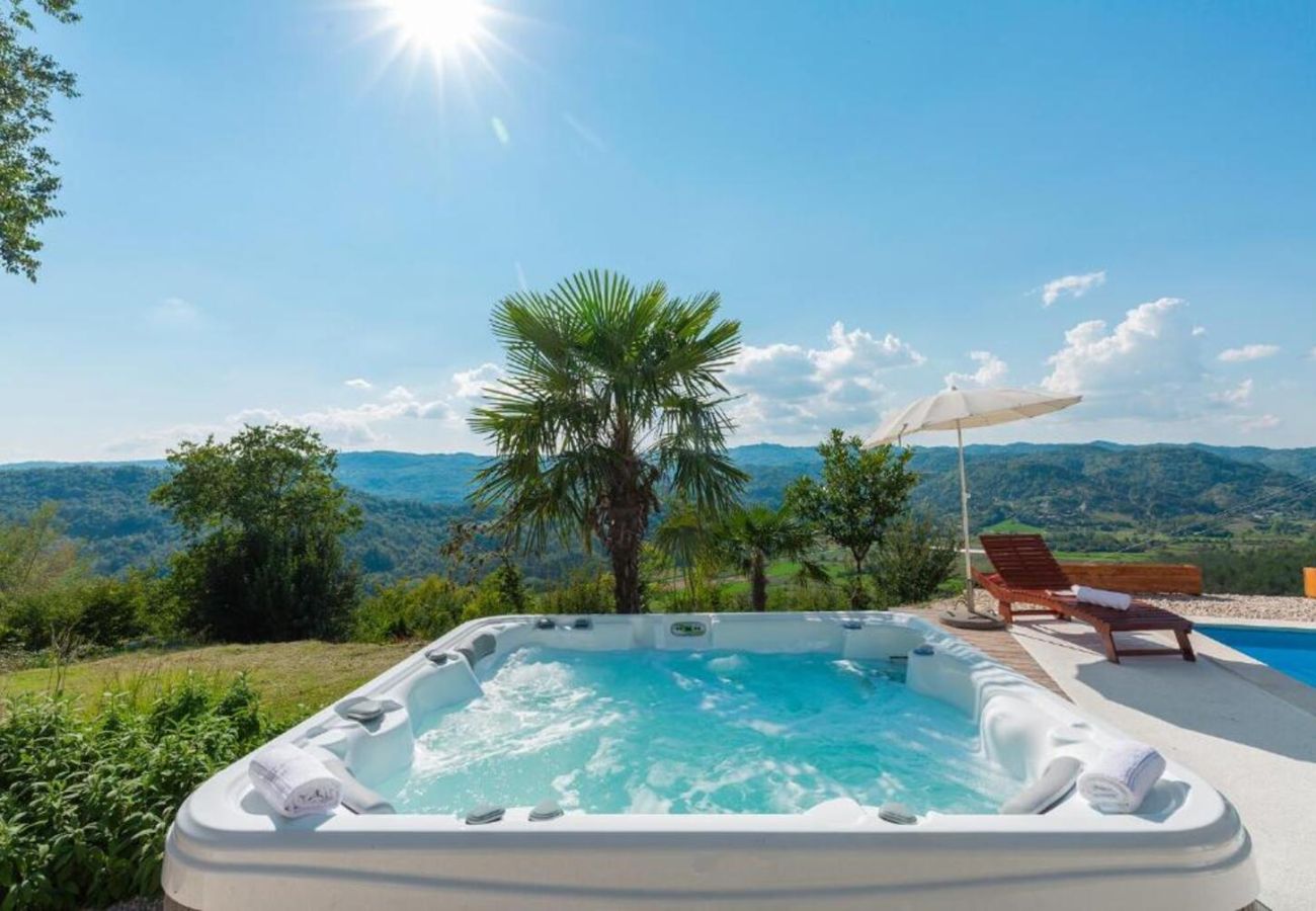 Villa in Krbune - Villa Sussini in Central Istria for 8 people with jacuzzi & pet friendly