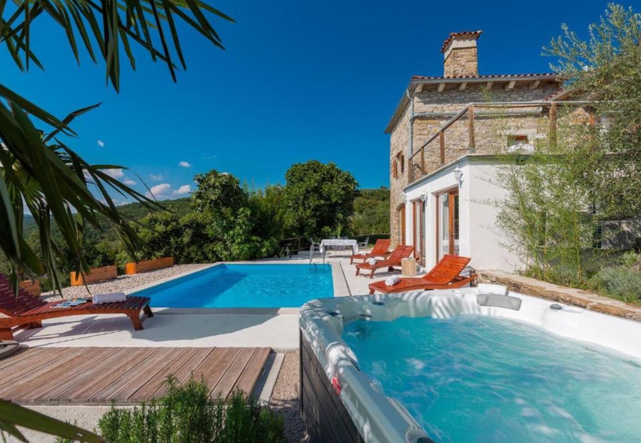 Villa in Krbune - Villa Sussini in Central Istria for 8 people with jacuzzi & pet friendly